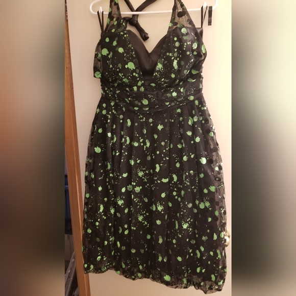 Dress - Picture 1 of 11